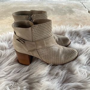 Leather Light gray booties